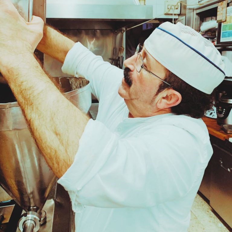 Ángel Muñoz, churrero y fundador del negocio familiar